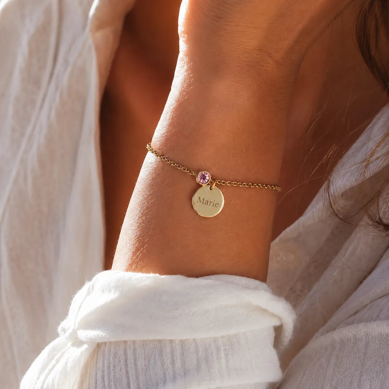 Bracelet personnalisé gravé recto-verso avec le prénom Marie  avec sa pierre de naissance rose— Mon Choix Visée Bijoux