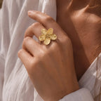 bague-ajustable-fleur-dore-acier-floraison-visee-portee