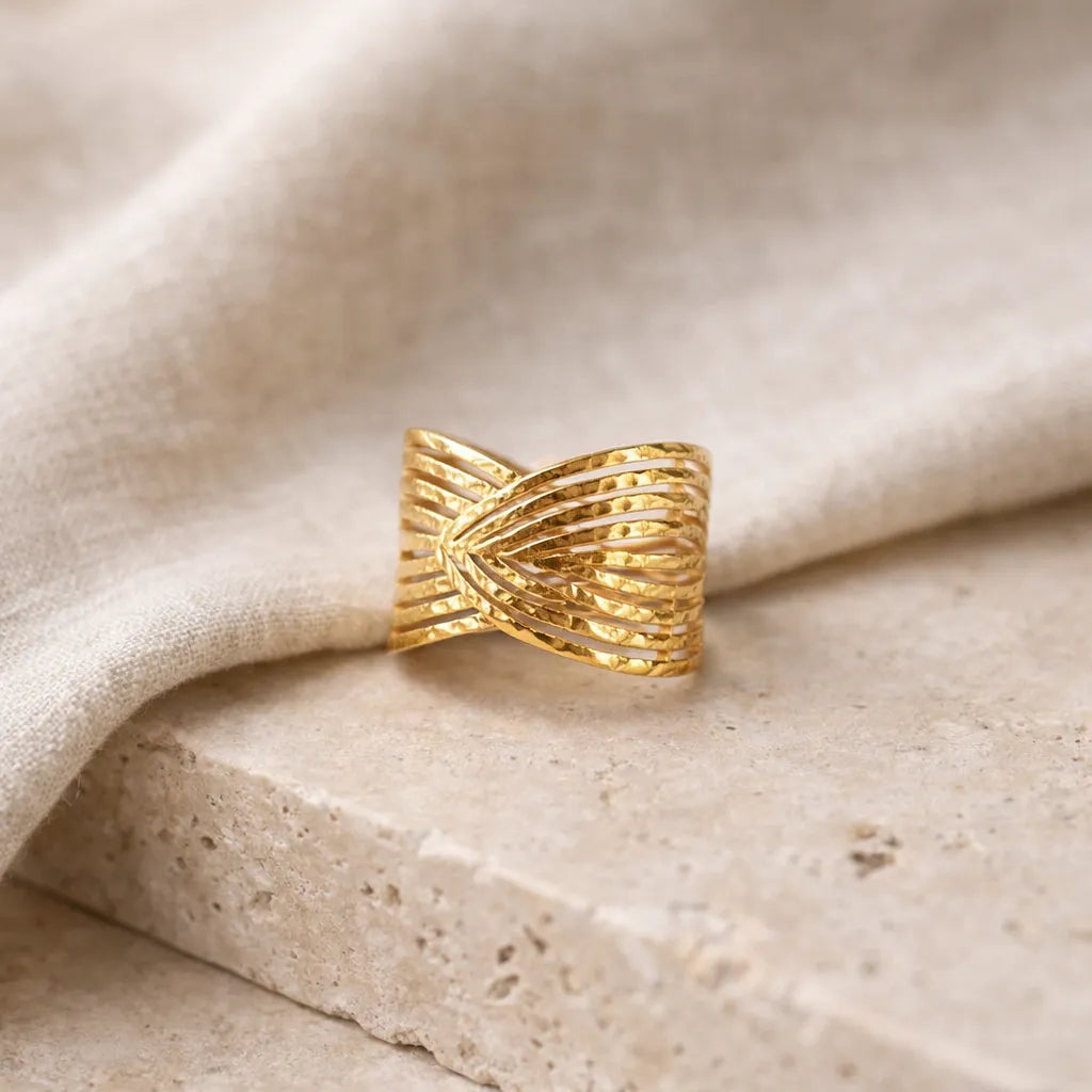 Bague ajustable dorée texturée acier inoxydable Visée — vue de face