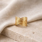 Bague ajustable dorée texturée acier inoxydable Visée — vue de face