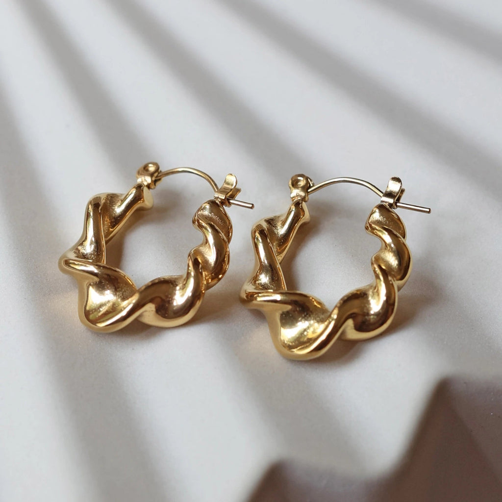 Boucles d’oreilles créoles ondulées - Élégante Visée Bijoux