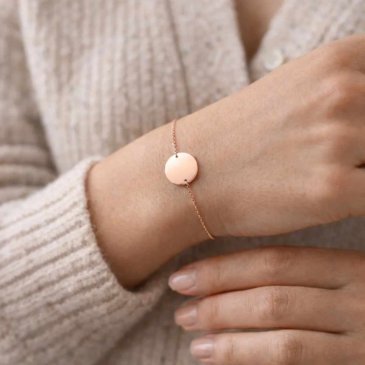 Bracelet médaille ronde gravée 2 faces — Aimé Visée Bijoux