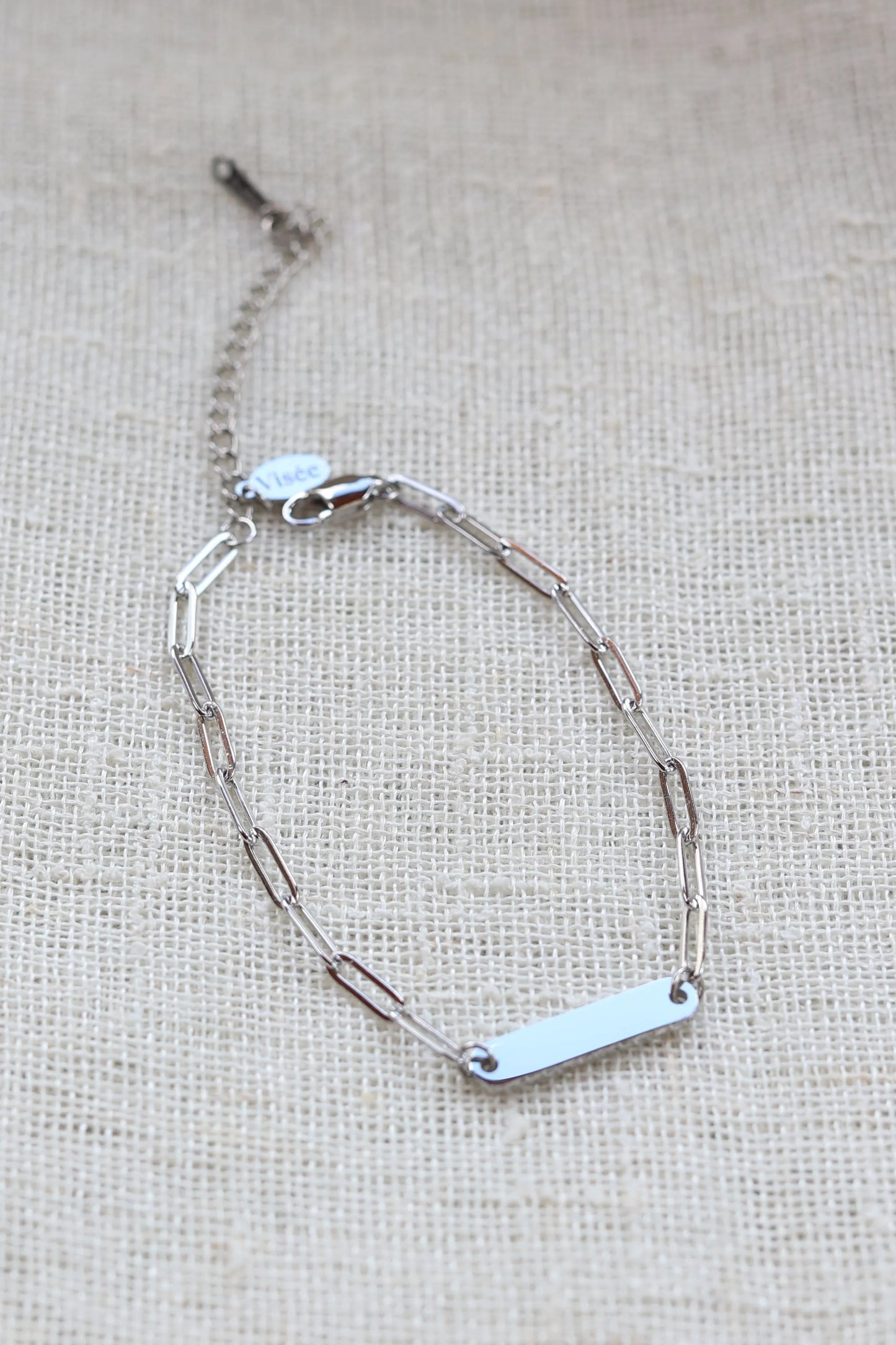 Bracelet personnalisable à plaques en acier inoxydable argenté ELZEE, gravure élégante et discrète, bijou cadeau unique