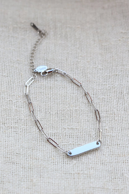 Bracelet personnalisable à plaques en acier inoxydable argenté ELZEE, gravure élégante et discrète, bijou cadeau unique