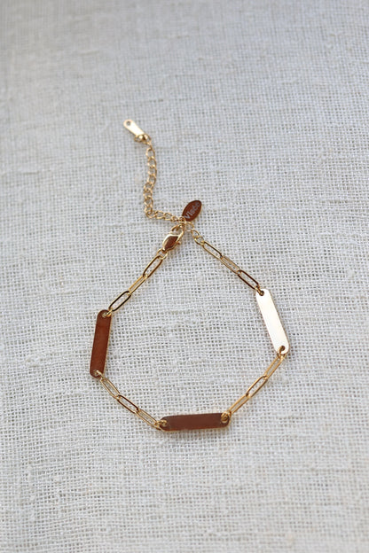 Bracelet personnalisable à plaques en acier inoxydable doré ELZEE, gravure élégante et discrète, bijou cadeau unique