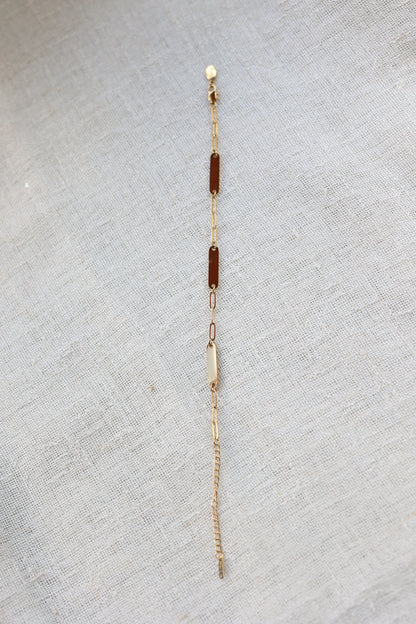 Bracelet personnalisable à plaques en acier inoxydable doré ELZEE, gravure élégante et discrète, bijou cadeau unique