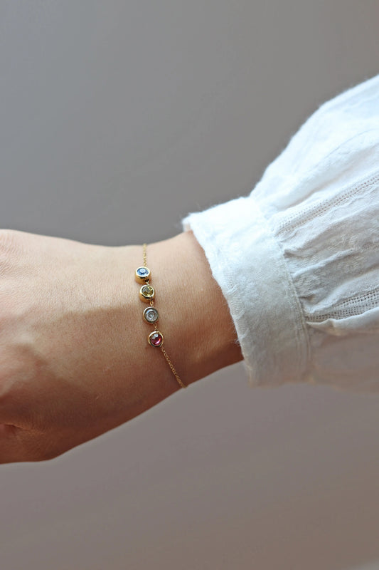 Bracelet en acier inoxydable avec pierres colorées coulissantes Nina, bijou personnalisable et élégant 