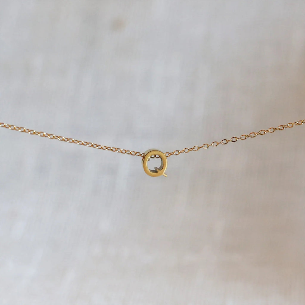 Collier lettre initiale doré - L’instant Visée Bijoux