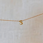 Collier lettre initiale doré - L’instant Visée Bijoux