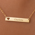 Collier douceur avec coeur ajouré en acier doré personnalisable,  gravé avec le prénom Charlotte, porté sur peau nue
