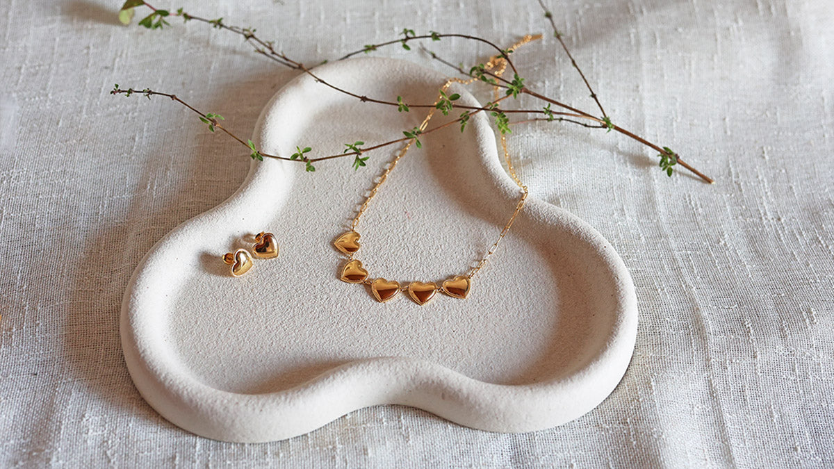 parure collier cœurs acier inoxydable dorée ADELE et boucles d'oreilles cœurs assorties Elina