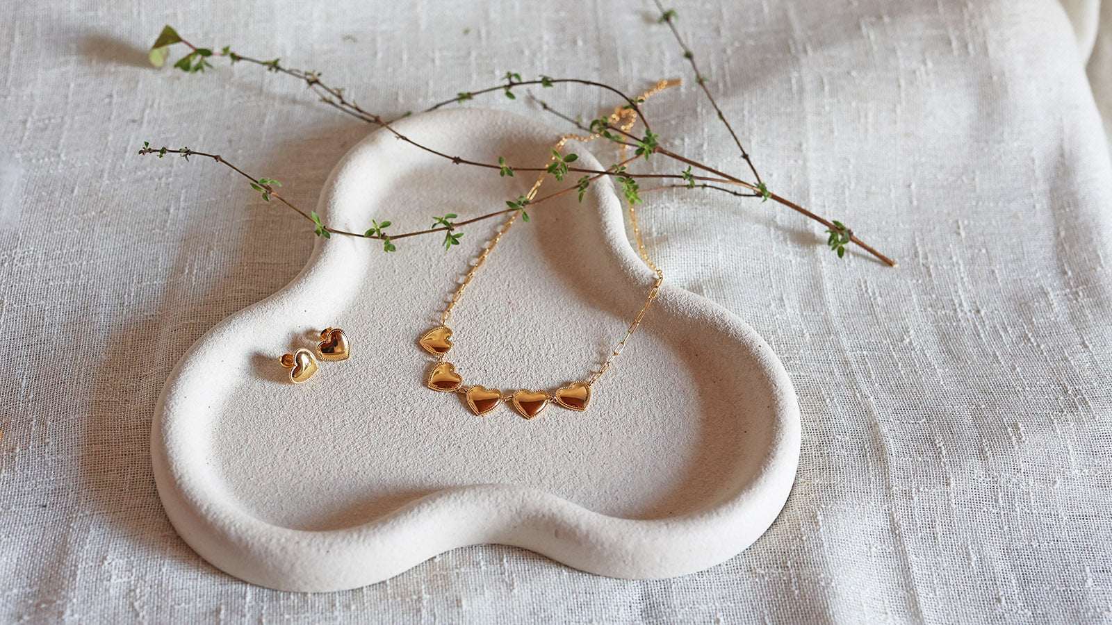 parure collier cœurs acier inoxydable dorée ADELE et boucles d'oreilles cœurs assorties Elina