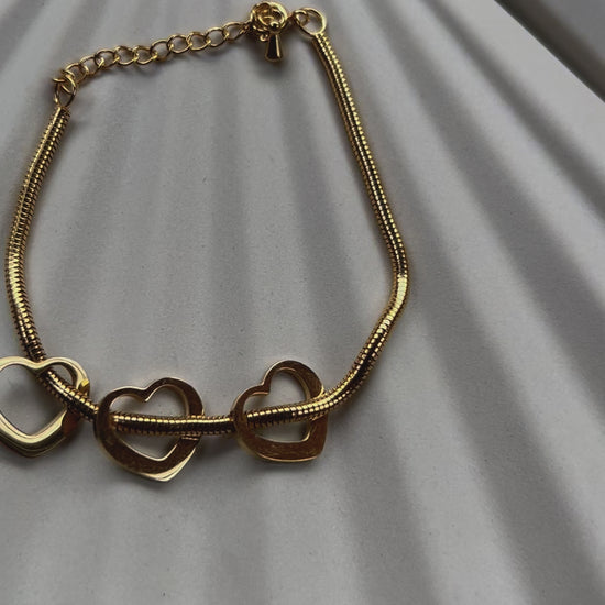 Bracelet breloques cœur doré LUDI en acier inoxydable, réglable et hypoallergénique