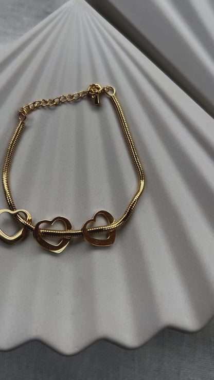 Bracelet breloques cœur doré LUDI en acier inoxydable, réglable et hypoallergénique