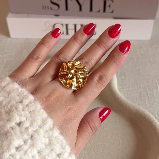 Bague réglable doré Je me dévoile en acier inoxydable, design sculpté élégant et moderne, parfaite pour un look unique et intemporel.