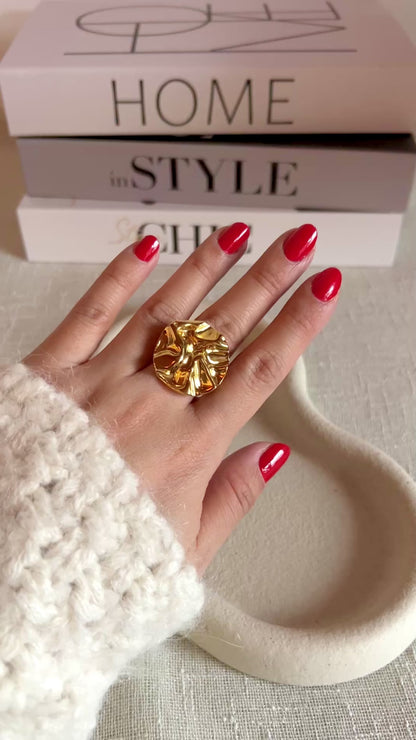 Bague réglable doré Je me dévoile en acier inoxydable, design sculpté élégant et moderne, parfaite pour un look unique et intemporel.