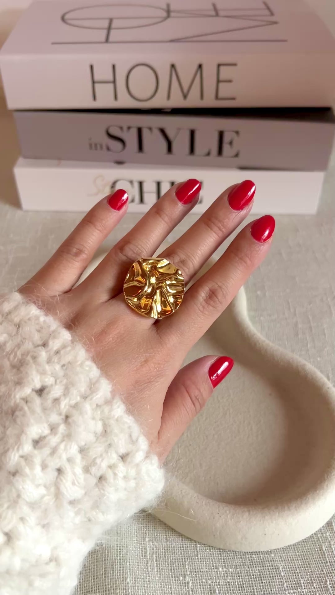 Bague réglable doré Je me dévoile en acier inoxydable, design sculpté élégant et moderne, parfaite pour un look unique et intemporel.