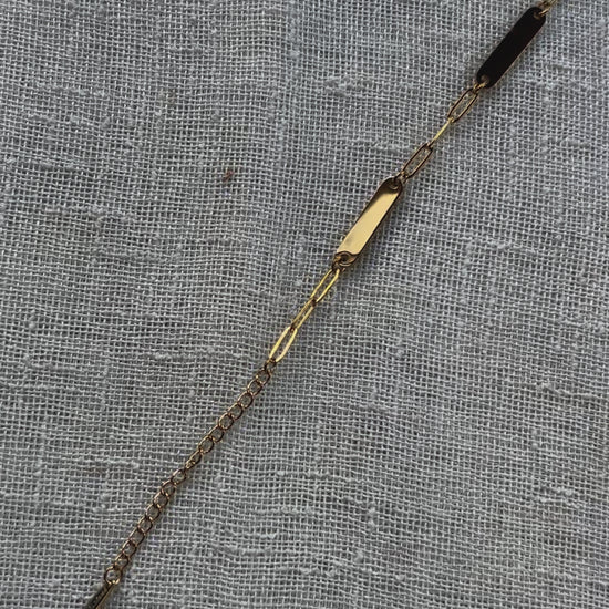 Bracelet personnalisable à plaques en acier inoxydable doré ELZEE, gravure élégante et discrète, bijou cadeau unique