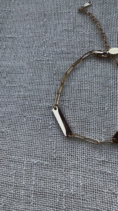Bracelet personnalisable à plaques en acier inoxydable doré ELZEE, gravure élégante et discrète, bijou cadeau unique