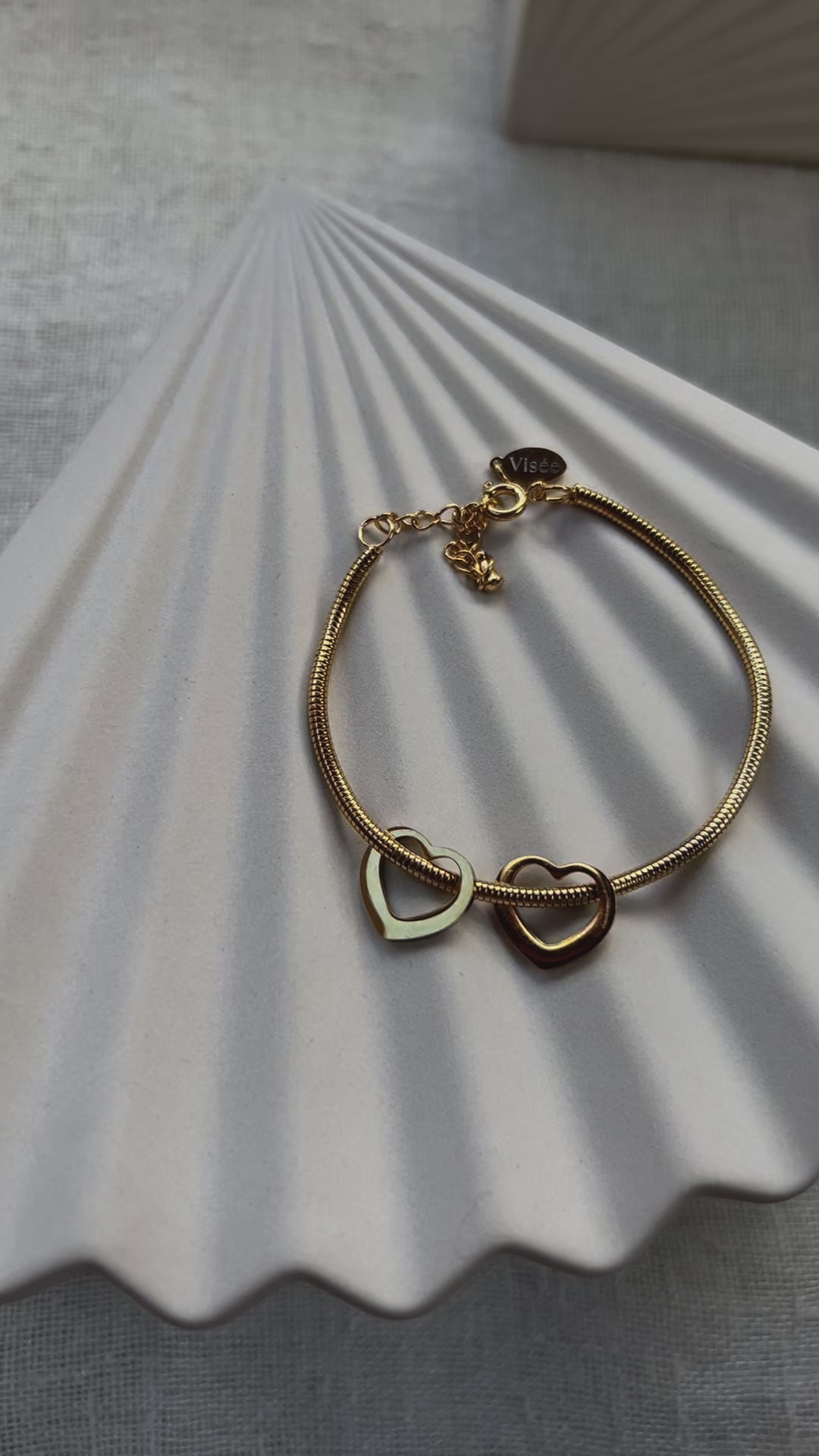 Bracelet breloques cœur doré LUDI en acier inoxydable, réglable et hypoallergénique
