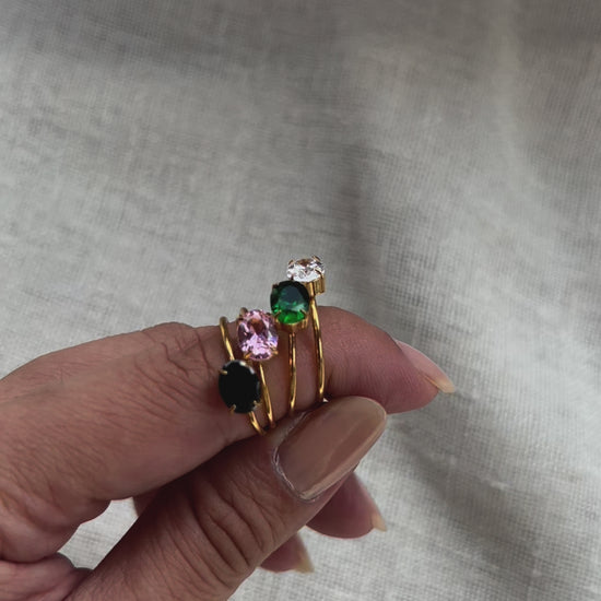 Bague PIA en acier inoxydable avec pierre de couleur de 8 mm, réglable et disponible en finition dorée, parfaite pour un style élégant et personnalisé.