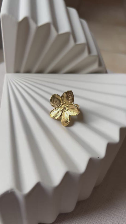 Bague ajustable fleur dorée – Je m’écoute