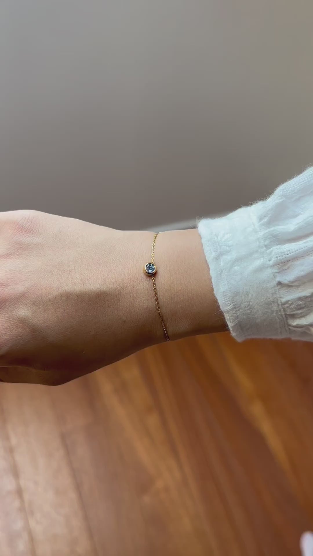 Bracelet en acier inoxydable avec pierres colorées coulissantes Nina, bijou personnalisable et élégant 